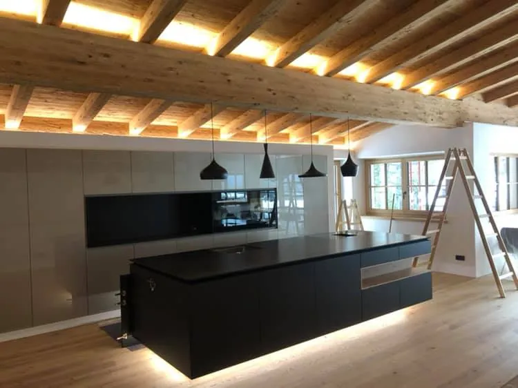 Kueche mit LED-Beleuchtung