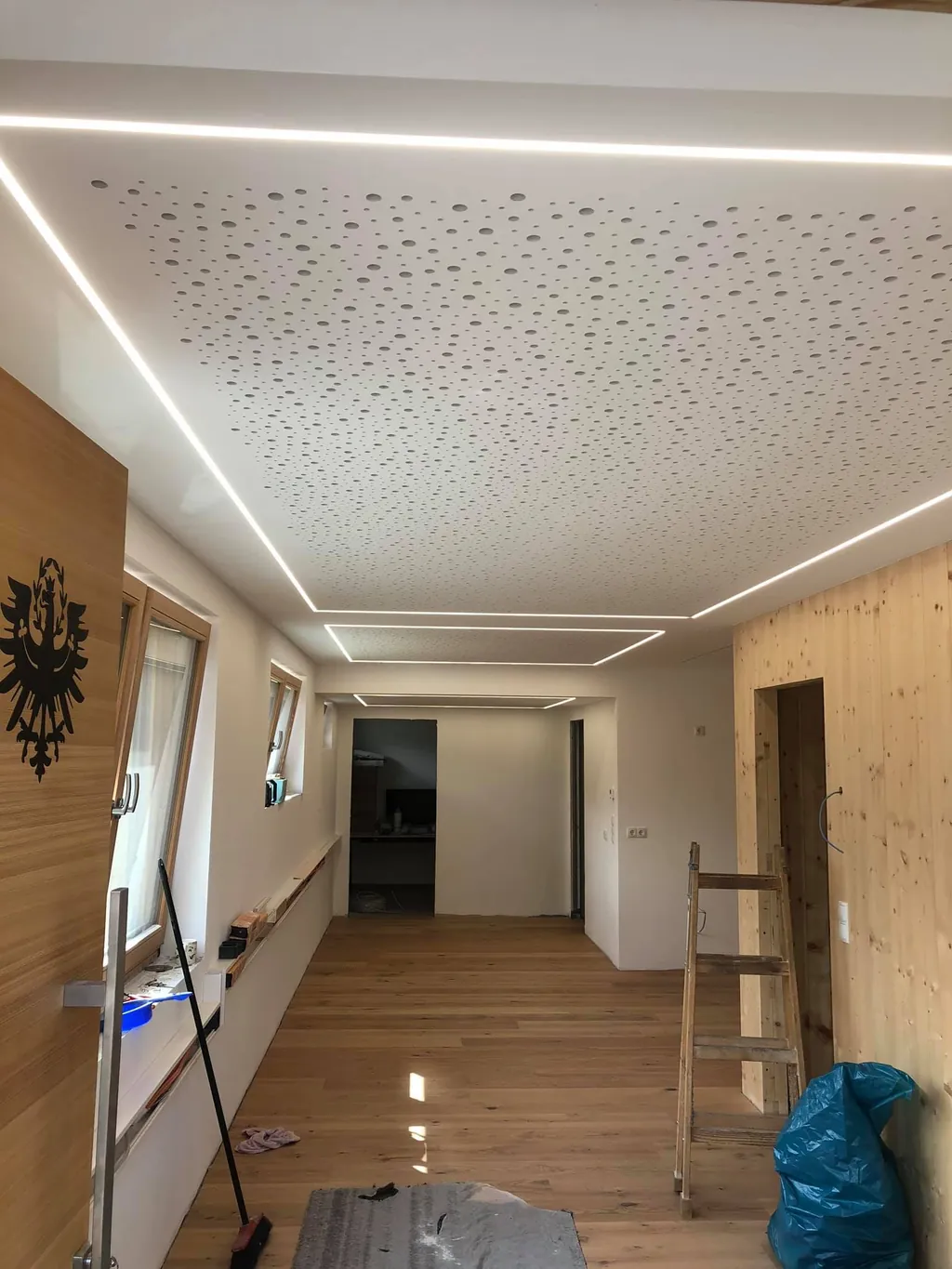 Lichtband-Montage in Arbeit